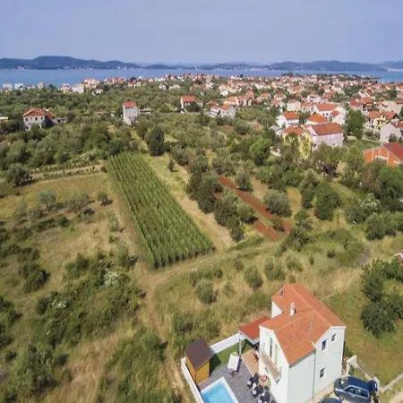 Villa Spacious In With Pool *