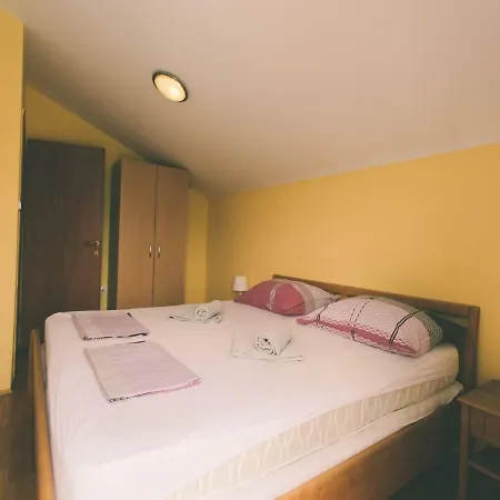 Spacious In With Pool