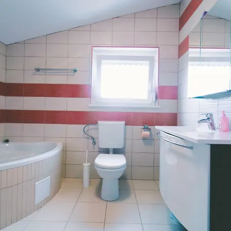 Villa Spacious In With Pool Sukošan