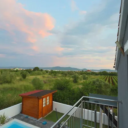 Villa Spacious In With Pool *